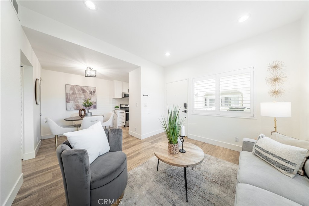 Las Flores (R2) (LF) - Residential