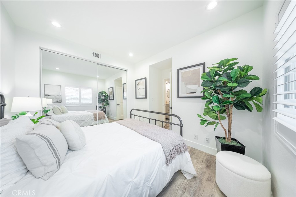 Las Flores (R2) (LF) - Residential