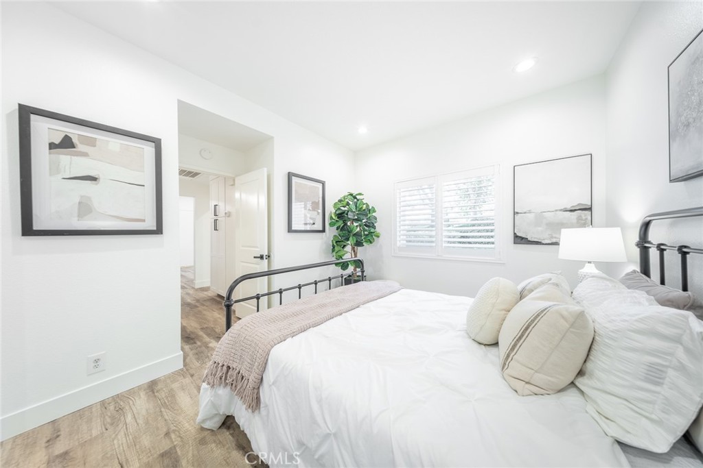 Las Flores (R2) (LF) - Residential
