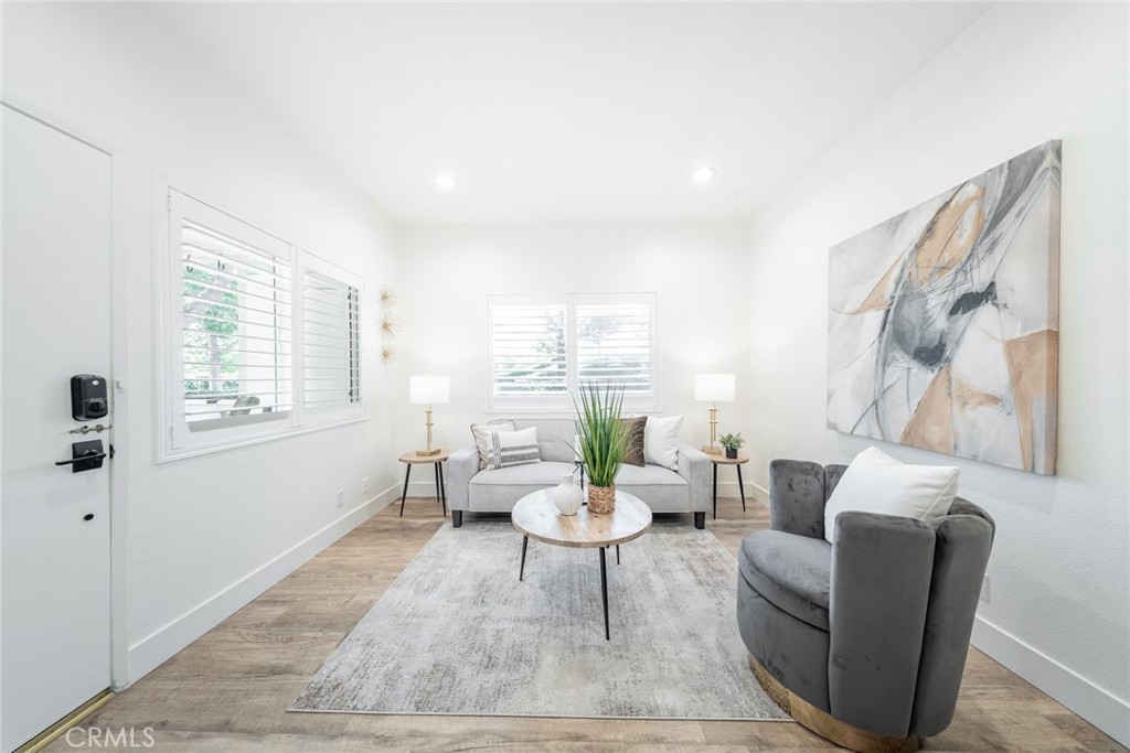 Las Flores (R2) (LF) - Residential