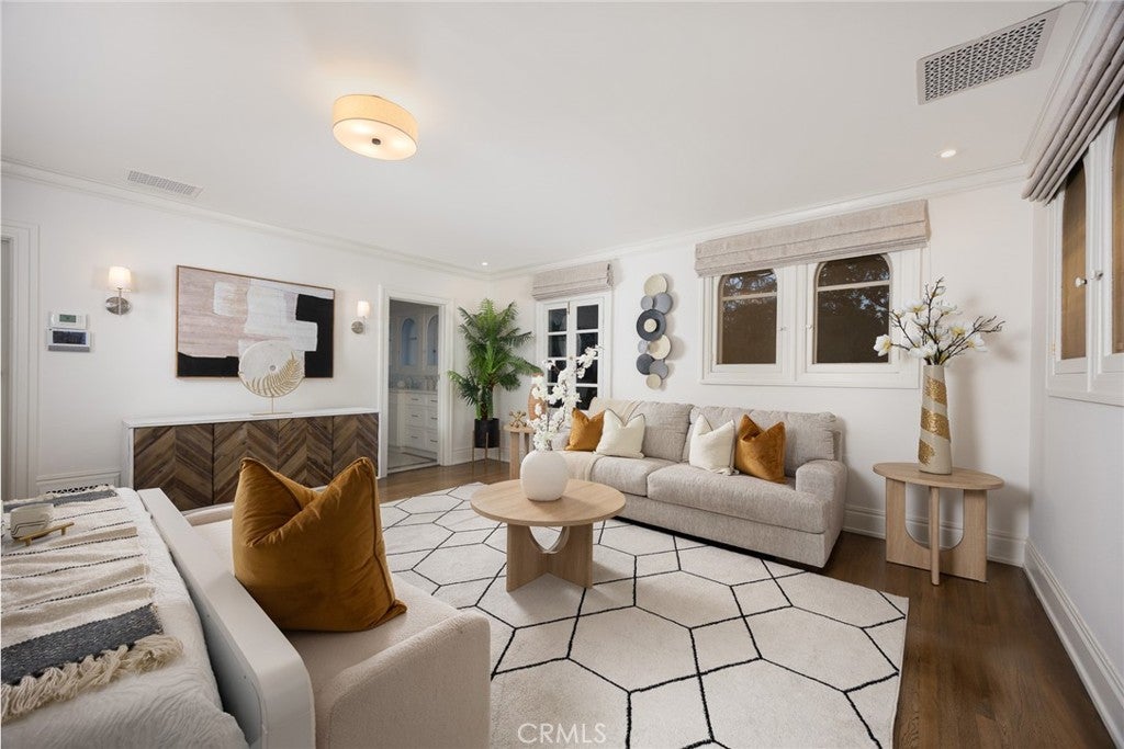Pasadena, California, 91106, United States, 6 Bedrooms Bedrooms, ,5 BathroomsBathrooms,Residential,Active,2019159