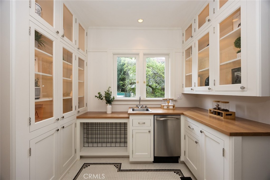 Pasadena, California, 91106, United States, 6 Bedrooms Bedrooms, ,5 BathroomsBathrooms,Residential,Active,2019159