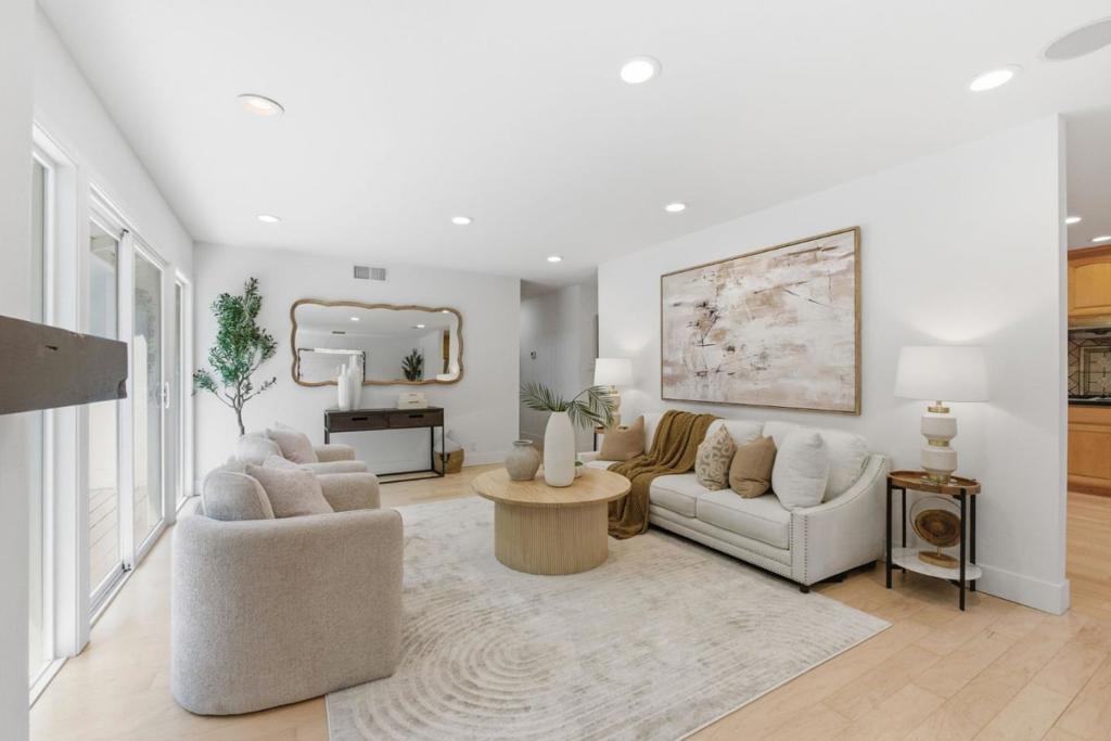 5964 Friar Court