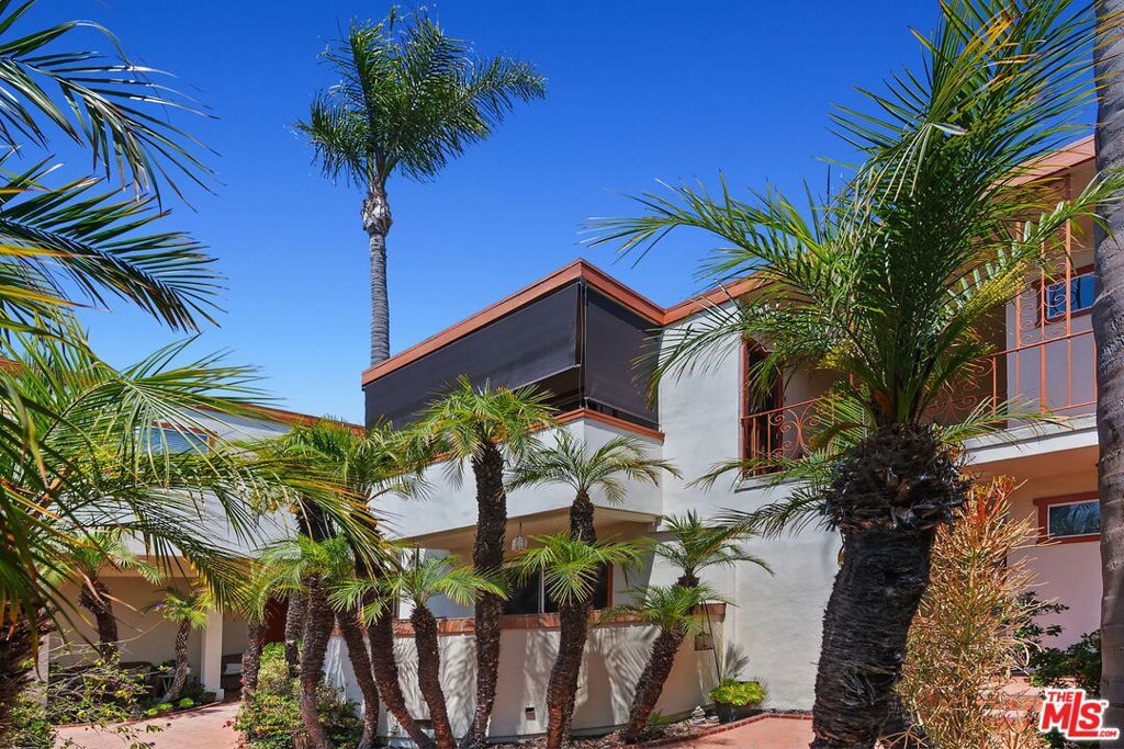 Photo of 2702 11th Street #2, Santa Monica, CA 90405 (MLS # 25594433)