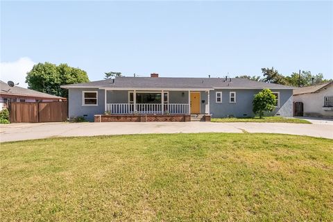 Photo of 9684 Sharon AVE, Riverside, CA 92503 (MLS # IV26104843)