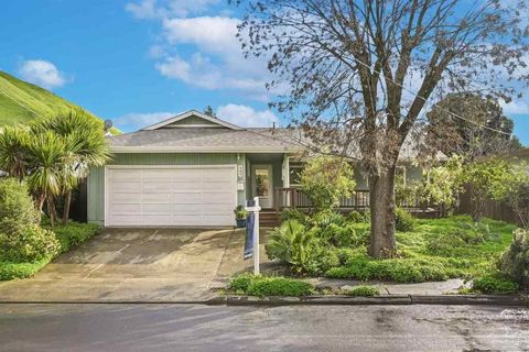 Photo of 682 682 Patoma Ct Ct, Fremont, CA 94536 (MLS # 41124481)