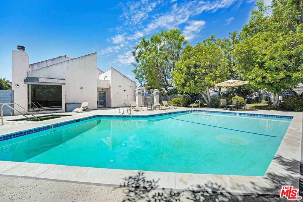 21333 Lassen Street