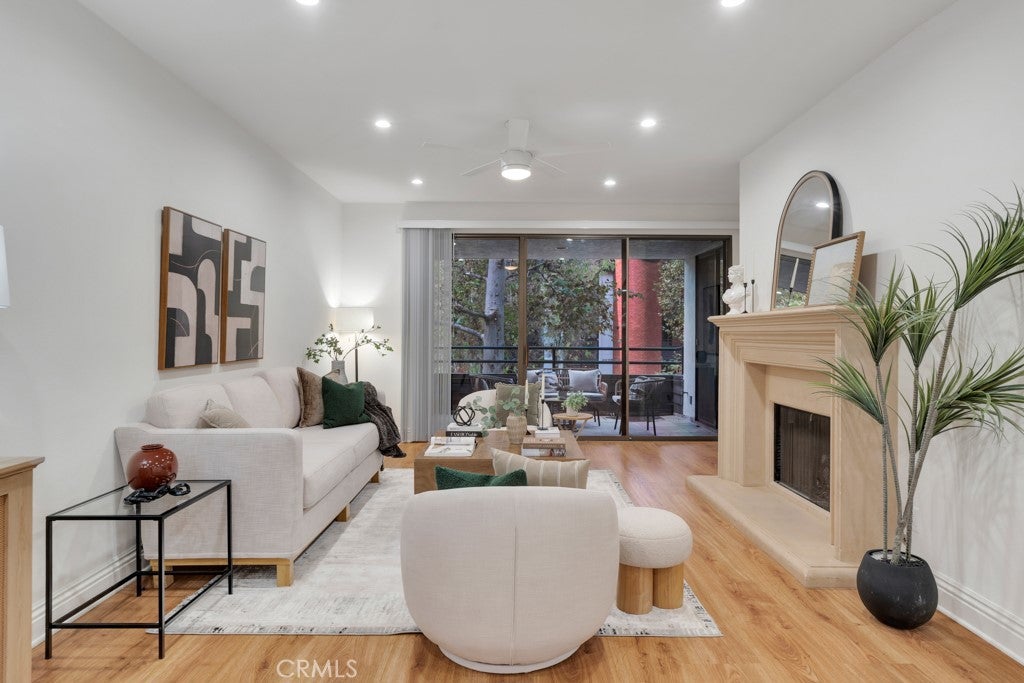 Photo of 4792 Park Encino Lane #102, Encino, CA 91436 (MLS # SR26207638)