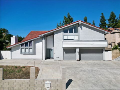 Photo of 19865 Hiawatha Street, Chatsworth, CA 91311 (MLS # SR26065045)