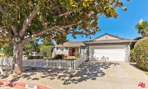 Photo of 11637 Charnock Road, Los Angeles, CA 90066 (MLS # 26993231)