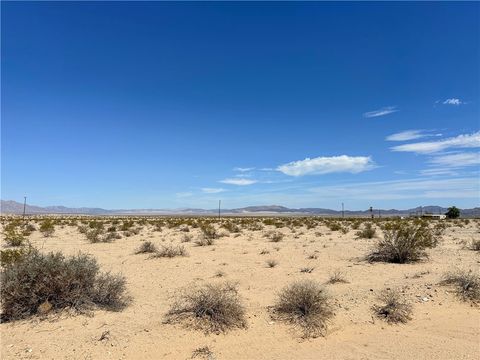 Photo of 11 Cadiz Avenue, 29 Palms, CA 92277 (MLS # JT26019617)