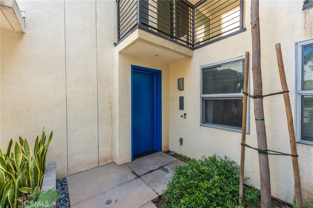 1009 Roble Place