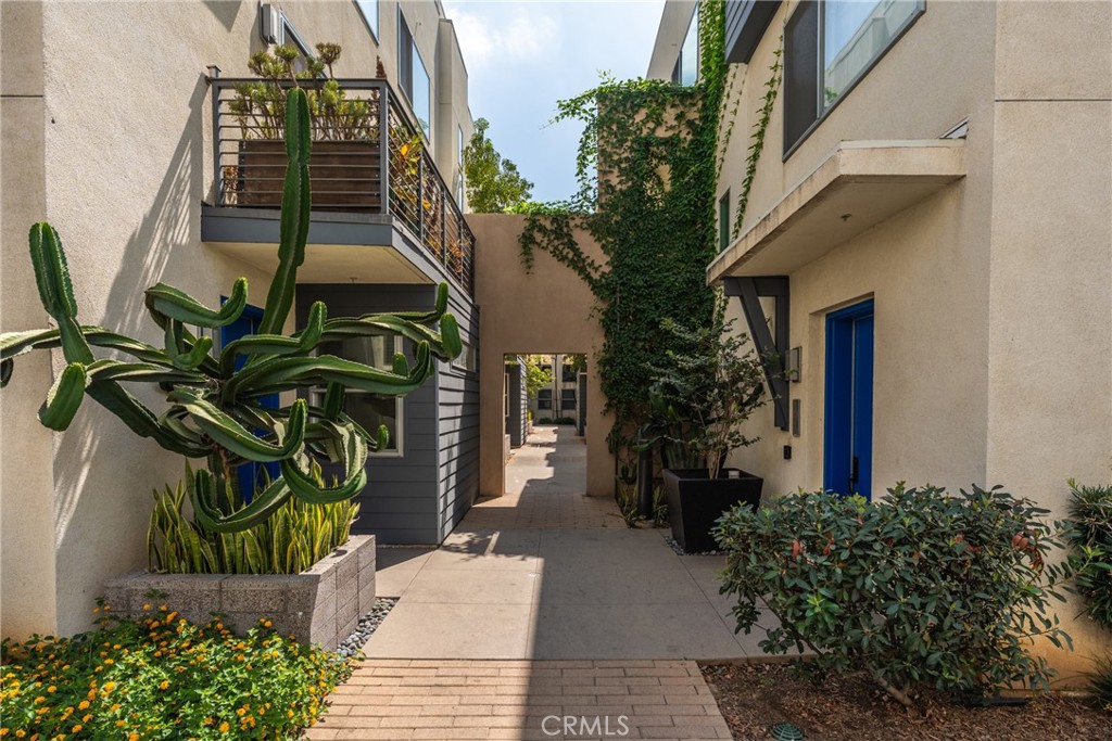 Welcome to this stunning tri-level corner unit in Montebello’s sought-after Collection community! Built in 2017, this spacious 4-bedroom, 4-bath home offers 1,930 sq ft of modern living with a bright open layout, upgraded kitchen with quartz countertops, luxury cabinetry, and a large kitchen island. Enjoy the convenience of a bedroom and full bath on the first level, energy-efficient features, direct-access two-car garage, and low HOA dues. Located near major freeways, shopping, and dining, this turnkey home offers the perfect blend of style, comfort, and functionality in one of Montebello’s most desirable neighborhoods.