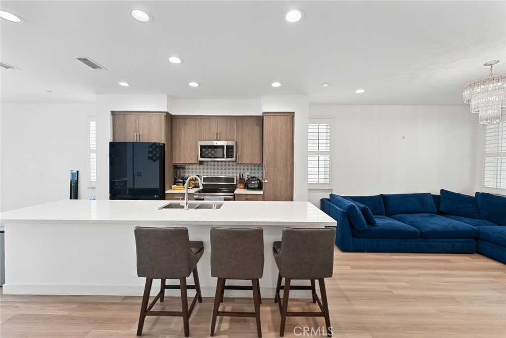 1009 Roble Place