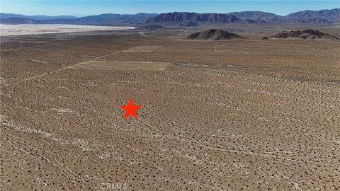 Photo of 704 Haynes (NEAR) Road, Lucerne Valley, CA 92356 (MLS # HD26051873)
