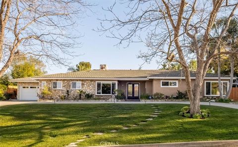 Photo of 4 Silverleaf Dr, Rolling Hills Estates, CA 90274 (MLS # PV26057426)