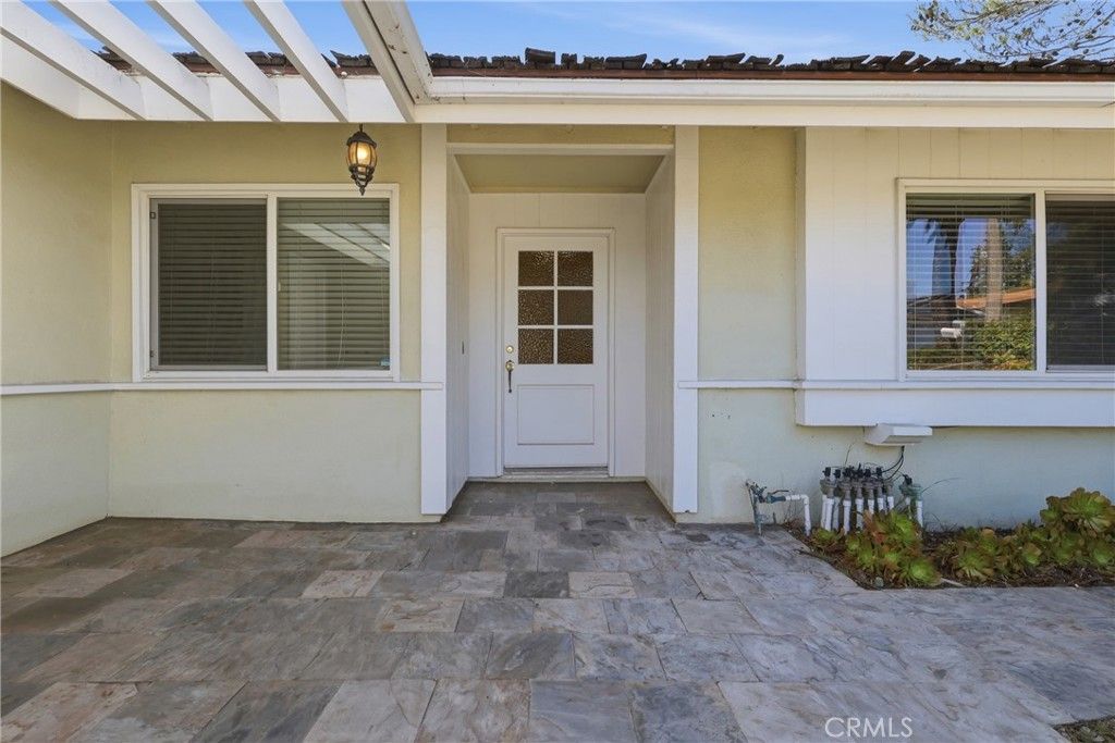 Photo of 27945 Alvarez Dr, Rancho Palos Verdes, CA 90275 (MLS # SB26072441)