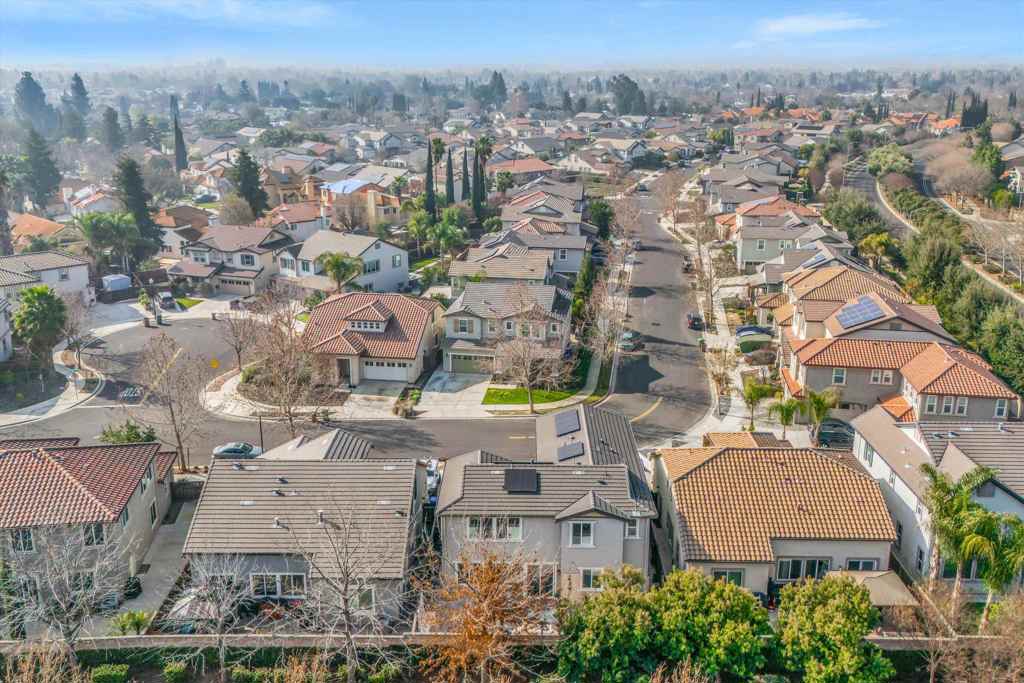 337 337 Bougainvilla