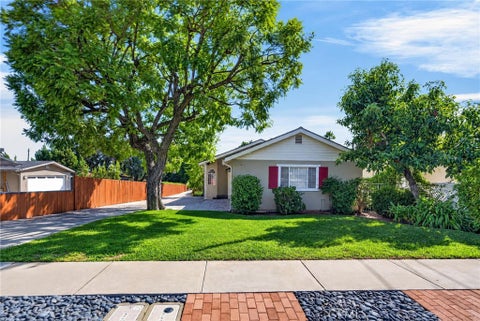 Photo of 300 W Laurel Avenue, Sierra Madre, CA 91024 (MLS # AR26213751)