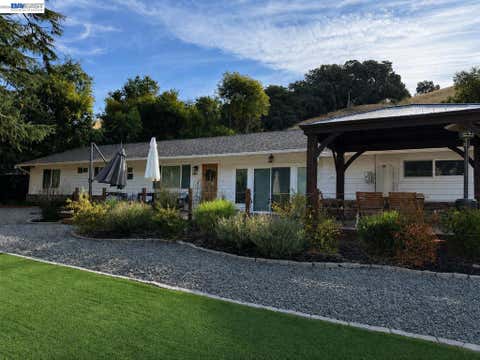 Photo of 9338 Crow Canyon Rd, Castro Valley, CA 94552 (MLS # 41146033)