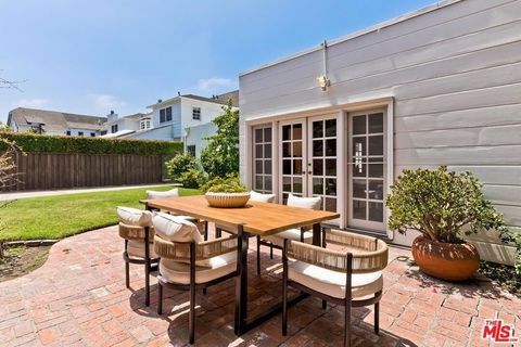 Tiny photo for 2718 Motor Avenue, Los Angeles, CA 90064 (MLS # 26833245)