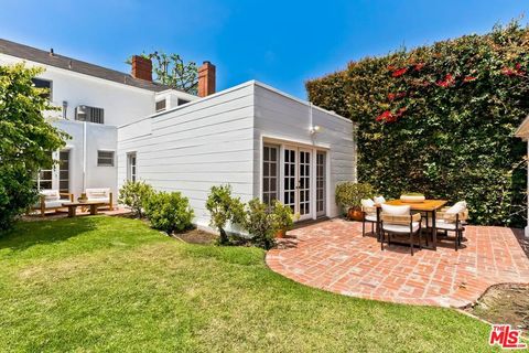 Tiny photo for 2718 Motor Avenue, Los Angeles, CA 90064 (MLS # 26833245)