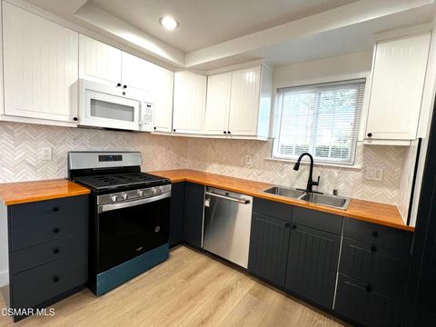 Photo of 2002 Calle La Sombra #1, Simi Valley, CA 93063 (MLS # 226001665)