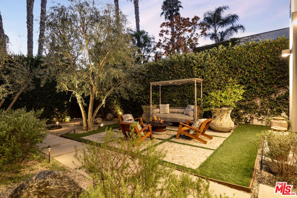 Photo of 518 Huntley Drive, West Hollywood, CA 90048 (MLS # 25596655)