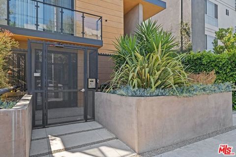 Tiny photo for 11254 MISSISSIPPI Avenue #4, Los Angeles, CA 90025 (MLS # 25586671)