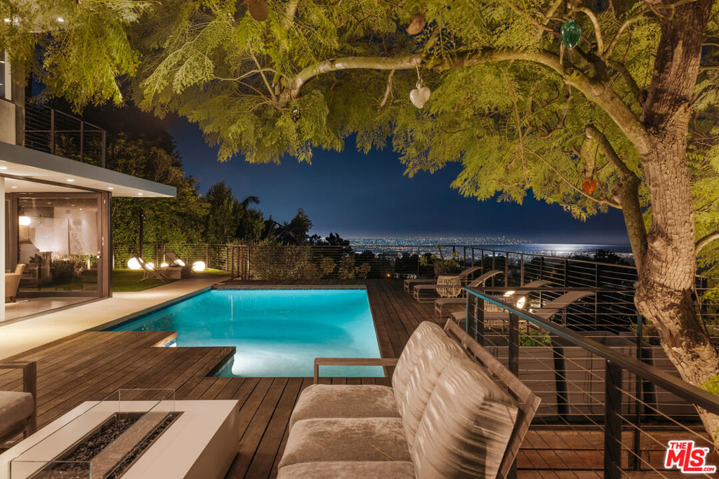 1215 Chickory Lane