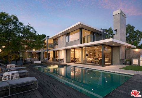 Photo of 1215 Chickory Lane, Los Angeles, CA 90049 (MLS # 26830837)