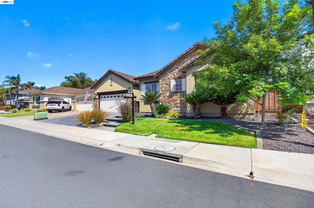 2243 Winchester Loop