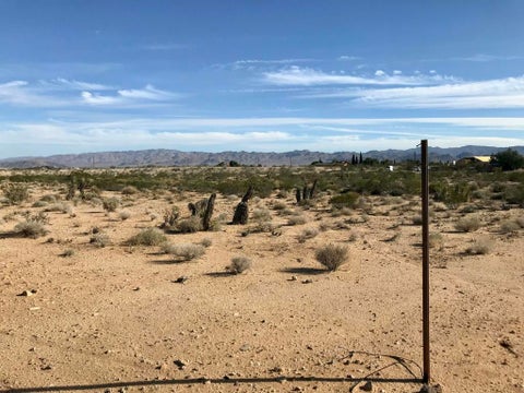 Photo of 204 Avenida Del Sol, Joshua Tree, CA 92252 (MLS # 219152149PS)