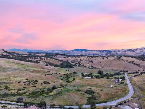 Tiny photo for 4575 Interlake RD, Bradley, CA 93426 (MLS # NS26104232)