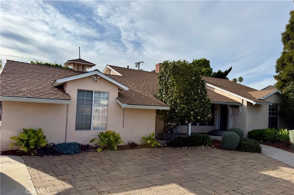 Photo of 5517 Woodman Ave. Ave, Sherman Oaks, CA 91401 (MLS # SR26055501)