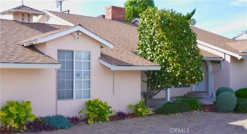 Photo of 5517 Woodman Ave. Ave, Sherman Oaks, CA 91401 (MLS # SR26055501)