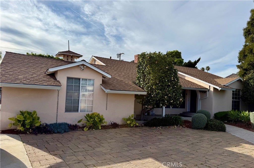 Photo of 5517 Woodman Ave. Ave, Sherman Oaks, CA 91401 (MLS # SR26055501)