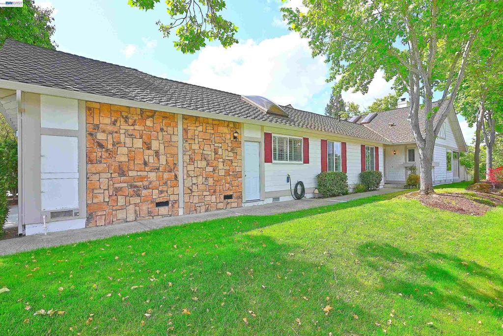521 Silver Lake Dr