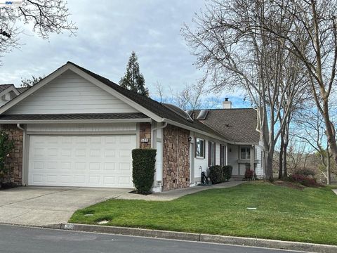 Photo of 521 Silver Lake Dr Dr, Danville, CA 94526 (MLS # 41132222)