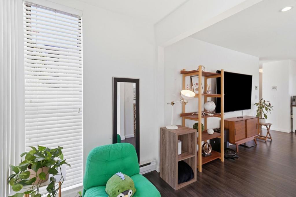 425 Anchor Road 209