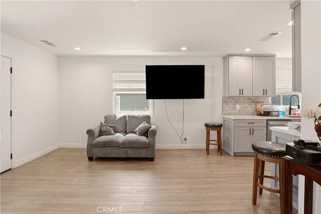 339 E 103 Street, Los Angeles CA 90003