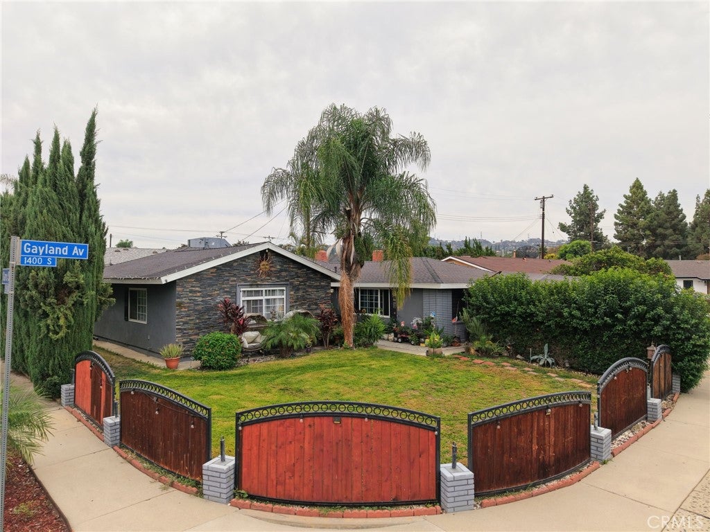 1402 Gayland