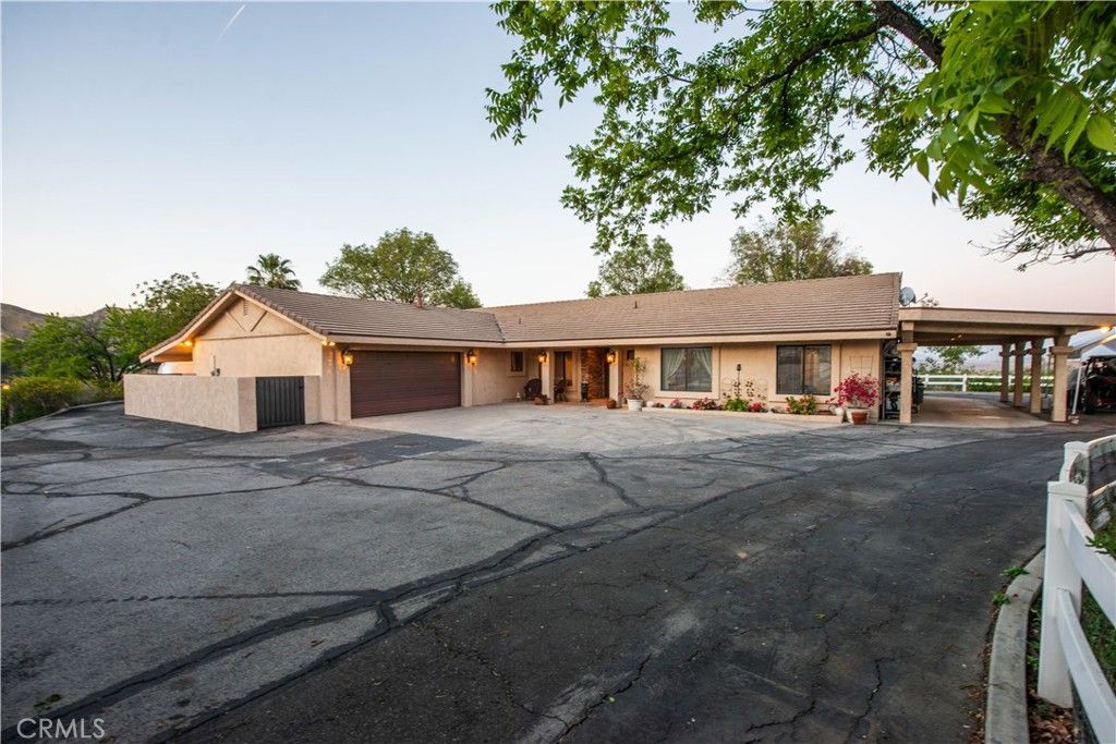Photo of 30602 Hasley Canyon Road, Castaic, CA 91384 (MLS # SR26088766)