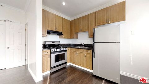 Photo of 334 N Heliotrope Drive #203, Los Angeles, CA 90004 (MLS # 26652709)