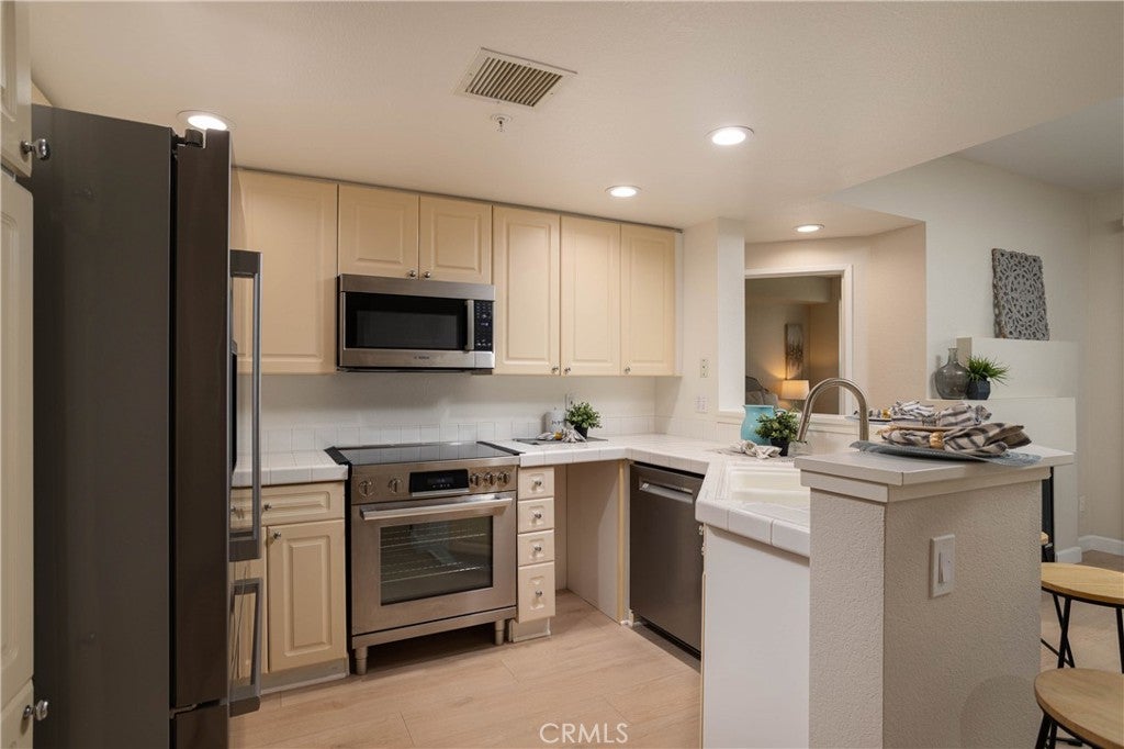 1301 Cabrillo 207