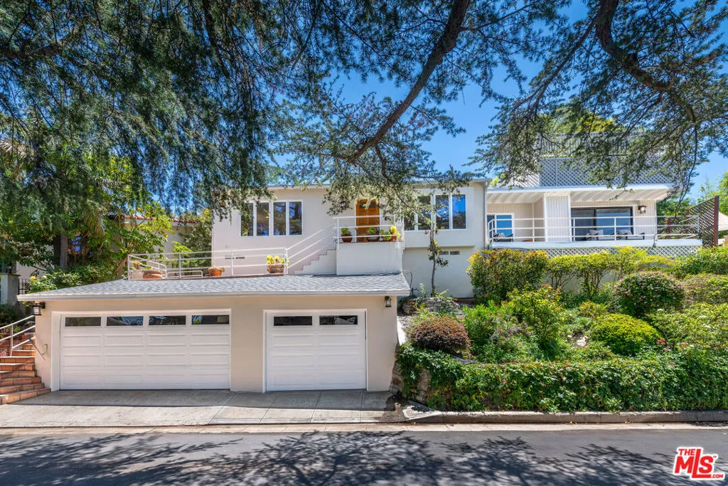 Sherman Oaks, California 91403, United States, 3 Bedrooms Bedrooms, ,2 BathroomsBathrooms,Residential,Active,170518