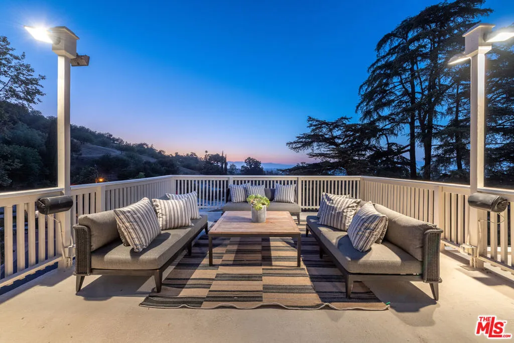 Sherman Oaks, California 91403, United States, 3 Bedrooms Bedrooms, ,2 BathroomsBathrooms,Residential,Active,170518