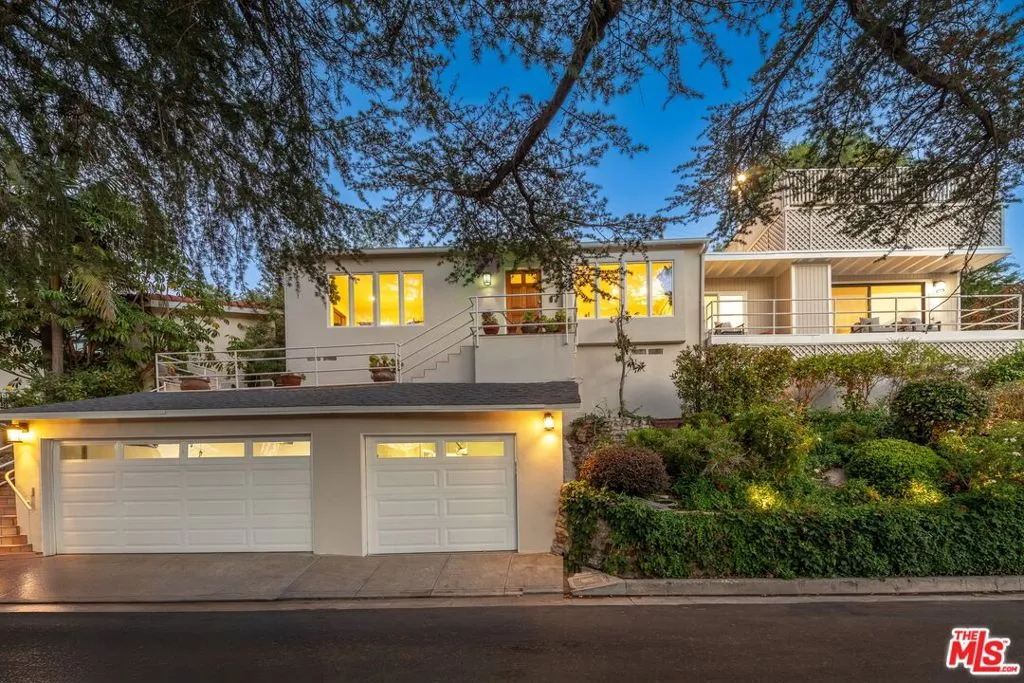 Sherman Oaks, California 91403, United States, 3 Bedrooms Bedrooms, ,2 BathroomsBathrooms,Residential,Active,170518