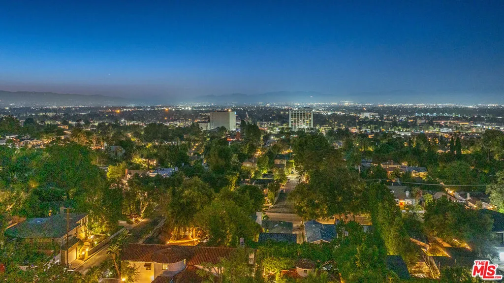 Sherman Oaks, California 91403, United States, 3 Bedrooms Bedrooms, ,2 BathroomsBathrooms,Residential,Active,170518