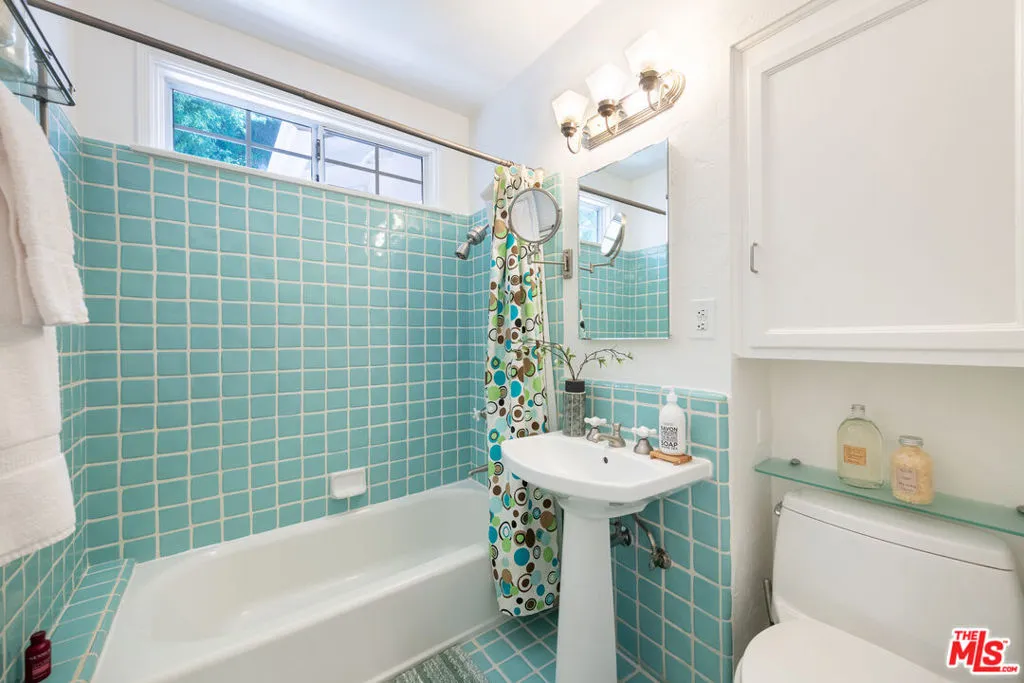 Sherman Oaks, California 91403, United States, 3 Bedrooms Bedrooms, ,2 BathroomsBathrooms,Residential,Active,170518